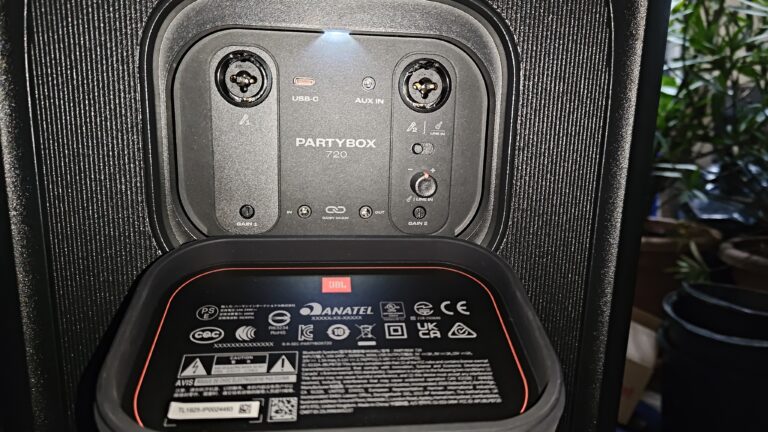 Anschlüsse auf der Rückseite der JBL PartyBox 720