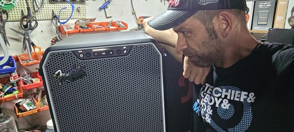 Fender x Teufel ROCKSTER NEO beim Hörtest in der Blogwerkstatt